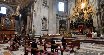 Iglesia en el mundo se prepara para el regreso a los templos