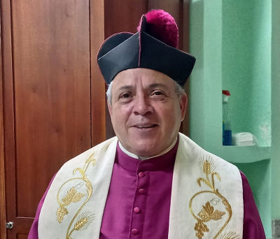 El Padre German es un amante de la Santa Eucarist&iacute;a.