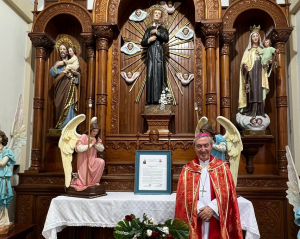 Monseñor Bartolomé Buigues el día de la firma del acta de declaración del nuevo patrocinio.