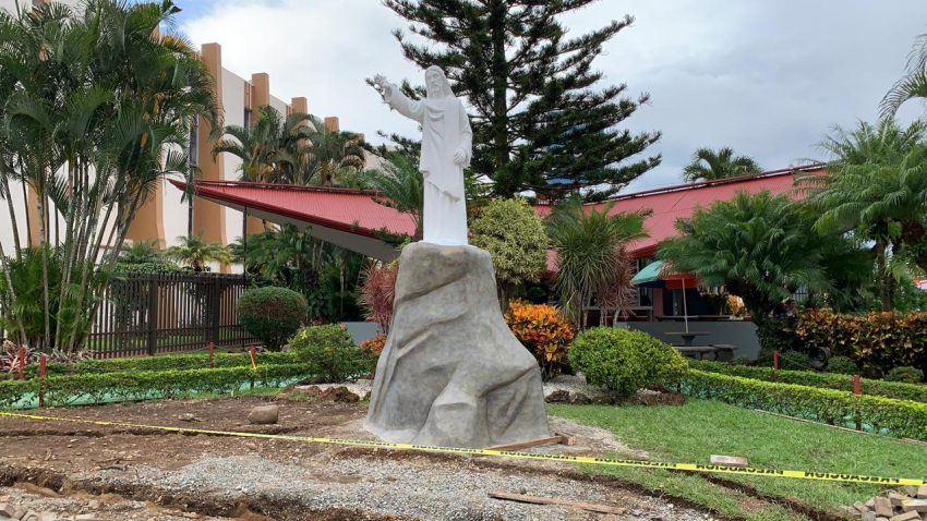 Cristo Redentor vuelve a extender su mano a los sureños