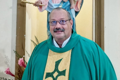 El Padre Luis Enrique Madrigal es párroco en María Auxiliadora, Roxana de Guápiles.