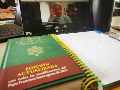 El curso se imparte de forma bimodal.