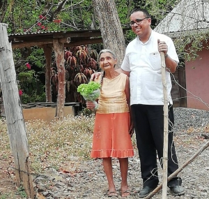 El Padre Marcos es muy querido en la comunidad de Sardinal