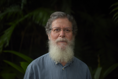 El Padre Manuel Benavides es un estudioso de la historia centroamericana.