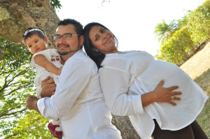 Priscilla es psic&oacute;loga y cofundadora del Instituto Femenino de Salud Integral (Ifemsi). Aqu&iacute; junto a su familia.