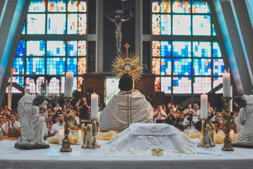 Jóvenes en Victoria reflexionan sobre Jesús Eucaristía