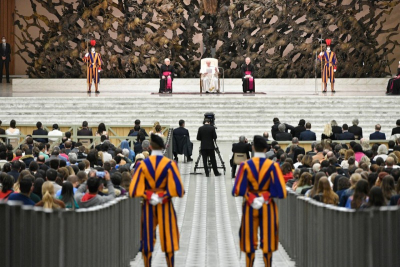 Catequesis del Papa: El trabajo es unción de dignidad