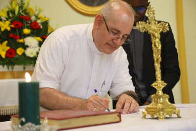 Profesi&oacute;n de fe y juramento de fidelidad del nuevo obispo de Puntarenas