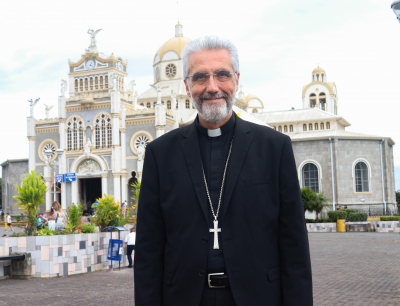 Mons. Mar&iacute;n es licenciado en Teolog&iacute;a, con especialidad en Teolog&iacute;a Dogm&aacute;tica y doctor en teolog&iacute;a. Tiene una larga trayectoria como acad&eacute;mico y docente.