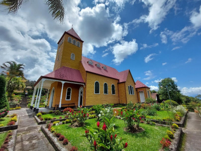 Vecinos cuidan templo de Aquiares, su joyita