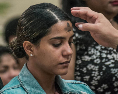 La ceniza tiene un car&aacute;cter penitencial que invita a la conversi&oacute;n.