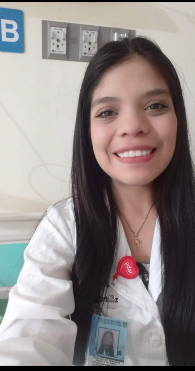 Ver&oacute;nica se gradu&oacute; como m&eacute;dico, aunque  no puede ejercer en Costa Rica porque sus t&iacute;tulos no han sido homologados.