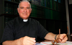 El Padre Edwin: Una vida de servicio a los m&aacute;s necesitados