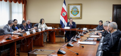 Obispos en di&aacute;logo con el Presidente: la persona y su dignidad siempre al centro