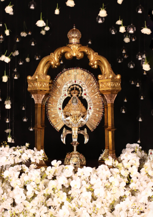 Una corona para la Madre del Rey