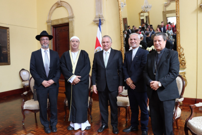 En este acto participaron el rabino Itzhak Prober; el reverendo Ronal D&iacute;az, de la Alianza Evang&eacute;lica; el im&aacute;n Hosam Said Mohamed, del Centro Cultural Musulm&aacute;n, junto a Monse&ntilde;or Jos&eacute; Rafael Quir&oacute;s, Arzobispo Metropolitano.
