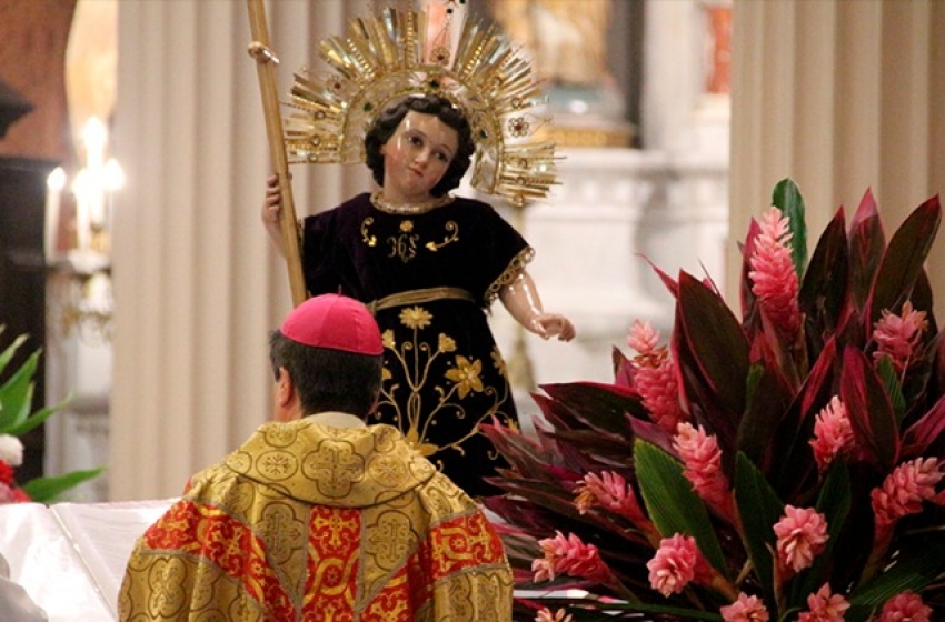 Arzobispo renueva promesa jurada al Dulce Nombre