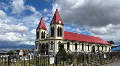 En San Antonio de Escazú encontraron tesoros bajo capas de pintura