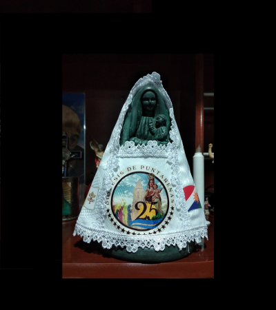 Este es el vestido que Mar&iacute;a confeccion&oacute; para la Virgen en agradecimiento por su intercesi&oacute;n.