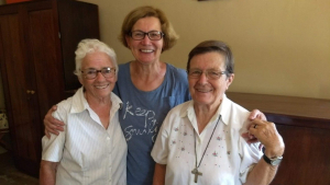 La hermana María (derecha), junto a las otras dos religiosas de la misión de Chipene, en Mozambique.