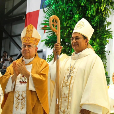 Mons. Salda&ntilde;a, nuevo obispo de David, junto al Nuncio Apost&oacute;lico en Panam&aacute;, Mons. Dagoberto Campos.