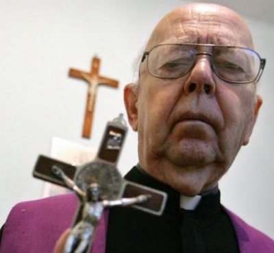Tus dudas: ¿Hay que creer todo lo que dice el exorcista Padre Amorth?