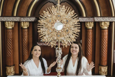 Evelyn Méndez y Natalia Gutiérrez forman el dúo Dos y Él.