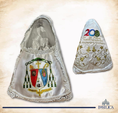 Monaguilla elabor&oacute; un vestido para la Virgen