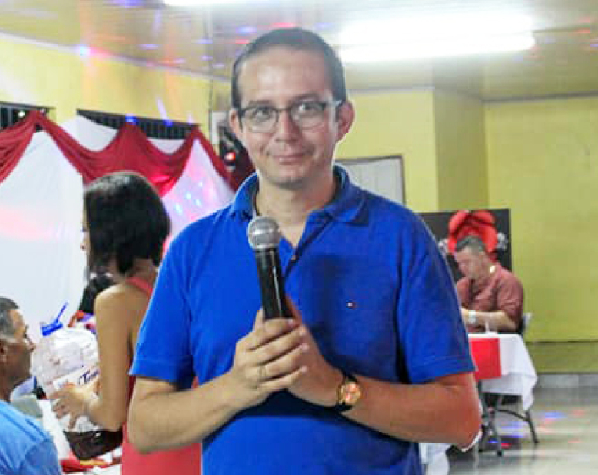 Padre Luis Aguilar, director de la emisora diocesana.