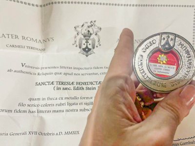 U. Cat&oacute;lica entroniza reliquia de Edith Stein