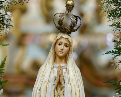 La solicitud m&aacute;s vehemente de la Virgen en F&aacute;tima es la penitencia y el rezo del Santo Rosario.