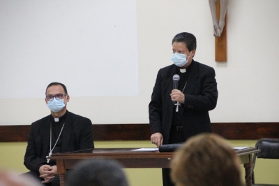 El Arzobispo convocó a un encuentro en el salón adjunto al Templo Votivo entre sector privado y organizaciones sociales. 