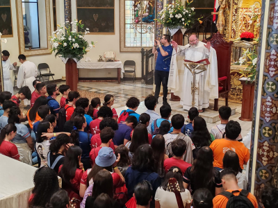 Peregrinaci&oacute;n de los J&oacute;venes del Camino Neocatecumenal culmin&oacute; con una visita a la Bas&iacute;lica Nuestra Se&ntilde;ora de los &Aacute;ngeles