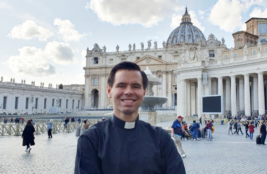 Joven abogado tico será ordenado sacerdote mañana en Roma