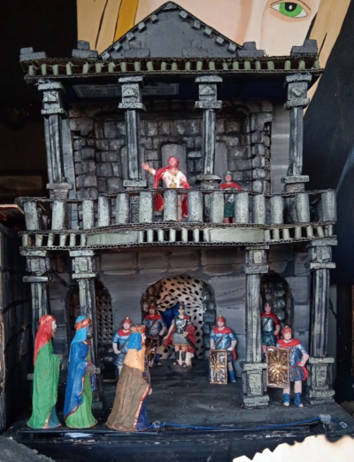 Sacerdote de Grecia cre&oacute; un pasito con 14 estaciones