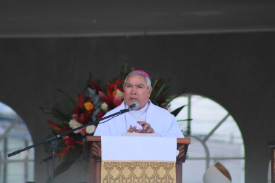 Mar&iacute;a est&aacute; junto a la cruz