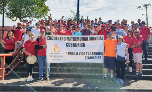 Miembros de Encuentro Matrimonial Mundial en un encuentro reciente