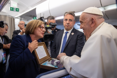 Momento de la entrega al Papa Francisco.