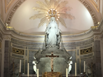 Empuñando las armas de Dios: La Medalla Milagrosa