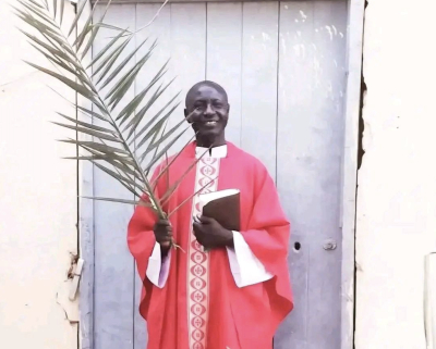 Don Luka Jomo, sacerdote, p&aacute;rroco en la ciudad asediada de El Fasher, en Darfur (Sud&aacute;n occidental), muri&oacute; al ser alcanzado por la esquirla de un proyectil de artiller&iacute;a que lo mat&oacute; junto con otros dos j&oacute;venes, el 13 de junio. 