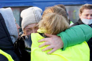 La ayuda humanitaria y los gestos de amor se multiplican en las fronteras de Ucrania.
