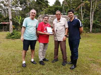 ¡Nos irradia el fuego del Espíritu Santo y somos testigos de la esperanza!