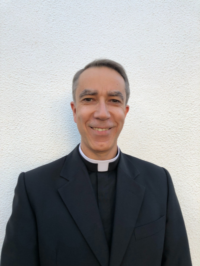 &ldquo;Cuando decimos que Dios no existe desde la ciencia, estamos haciendo algo que va m&aacute;s all&aacute; de la ciencia, reducimos a Dios a un objeto medible, cuando &Eacute;l se escapa de eso&rdquo;, dice el padre David Alcalde