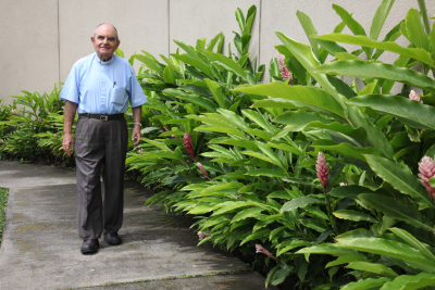 En sus manos, la fe se hace palabra