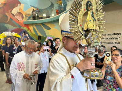 Entronizan imagen de La Negrita en el Calder&oacute;n Guardia
