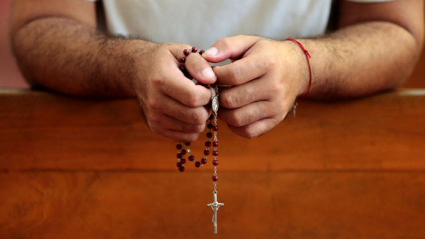 Invite a los seminaristas a su Rosario del Niño