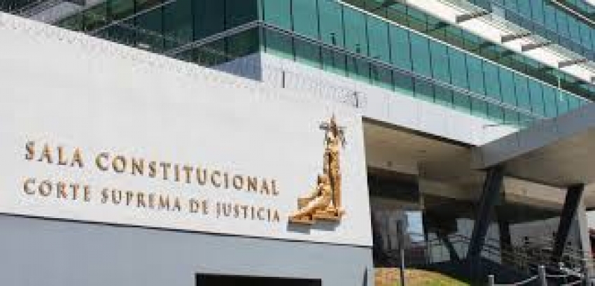 Interponen acción de inconstitucionalidad contra decreto que obliga a funcionarios a participar de cursos LGTBI