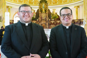 Christian y Kenneth agradecen a Dios el regalo de su vocación sacerdotal.